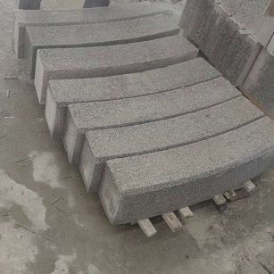 绍兴芝麻白弧形路牙石