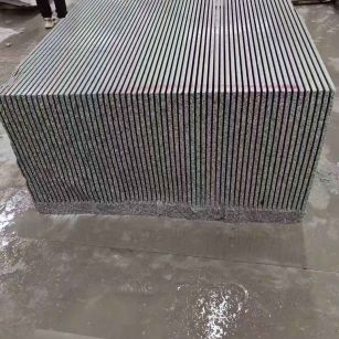 绍兴芝麻白毛板荒料切割