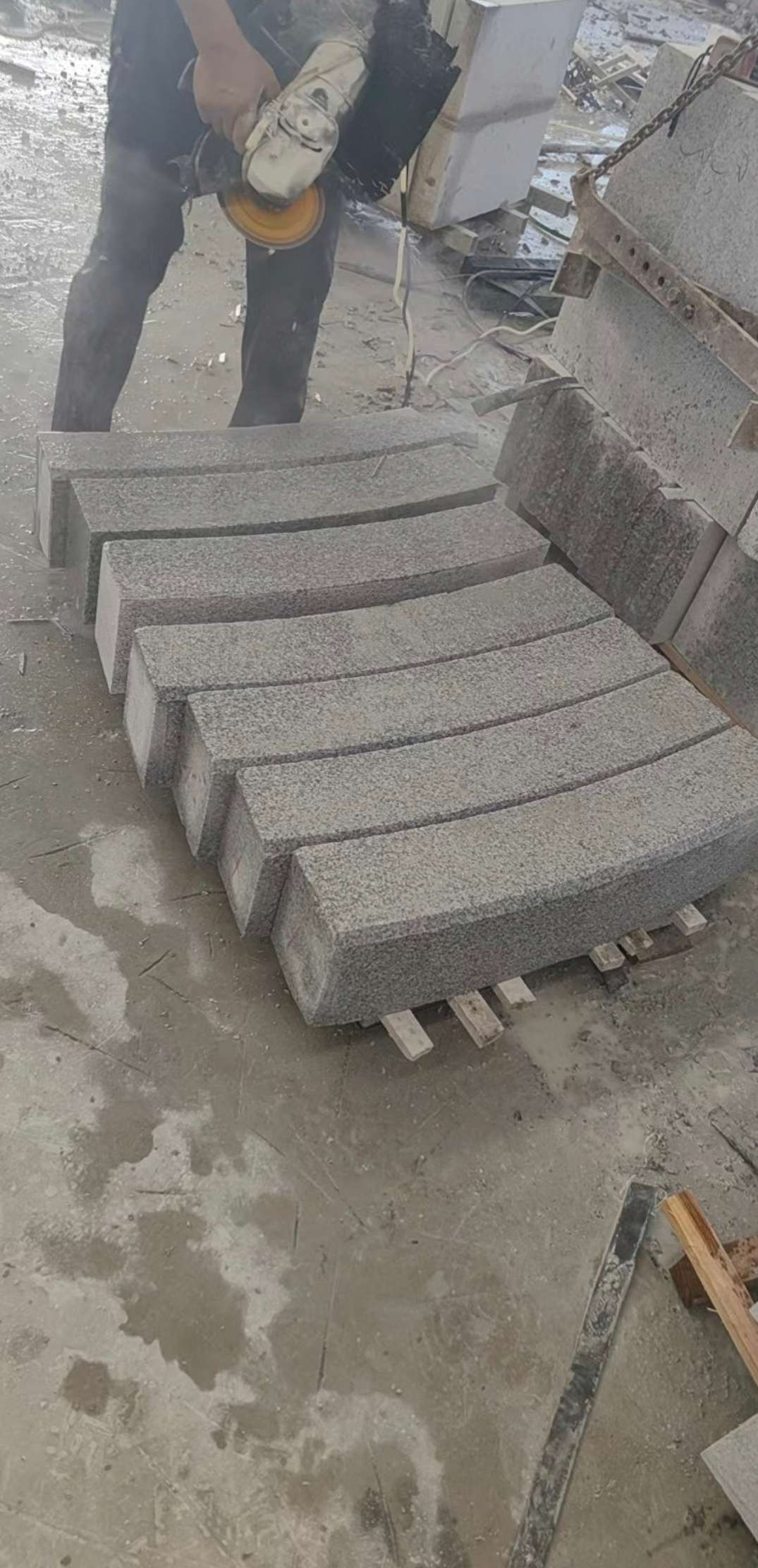 绍兴芝麻白弧形路牙石